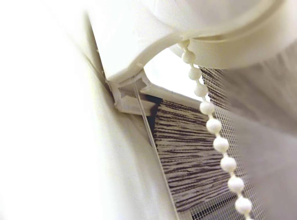 Roleta mini z prowadzeniem zylkowym