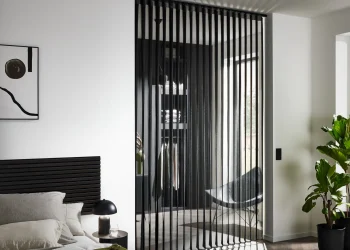 M03_329618-70_1020_2000px